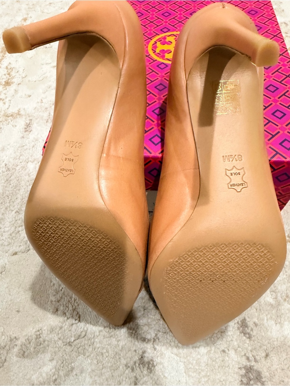 Tory Burch Two-Tone Tan and Beige Pointed-Toe Pumps with Gold Logo - Picture 8 of 9
